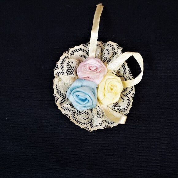 Estate Find Flower Decorations Bow Ribbon Appliques Craft Supply Wedding - Picture 9 of 11